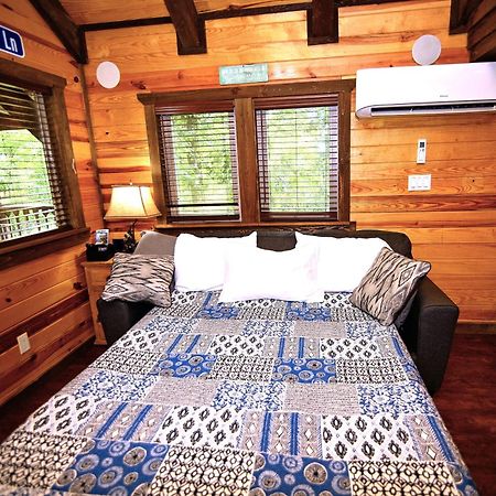 The Codex - Parker Creek Bend Cabins เมอร์ฟรีสโบโร ภายนอก รูปภาพ